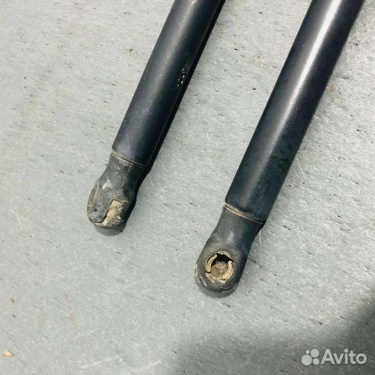 Ford Fiesta Упор крышки багажника (Авторазбор Атп)