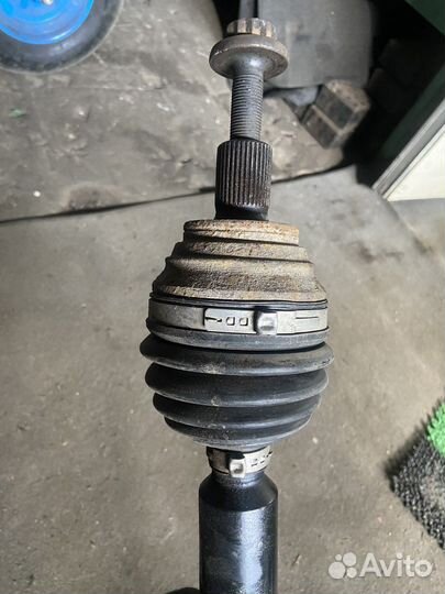 Привод правый 1.4 caxa Volkswagen Golf Plus