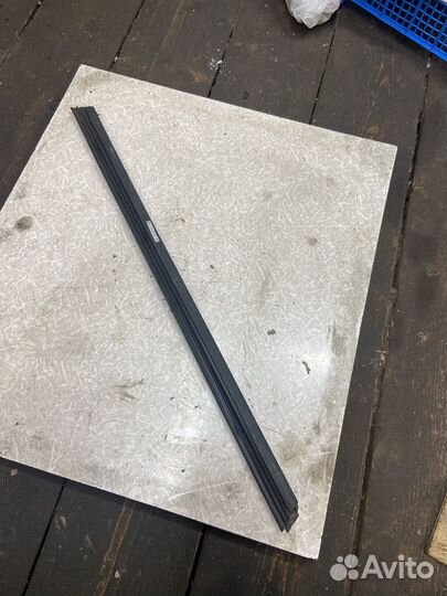 Уплотнитель стекла Mercedes Ml W164 перед правый