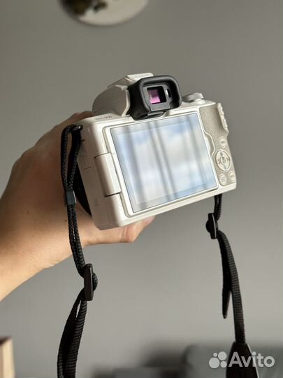 Canon M50 Body White + объектив Canon