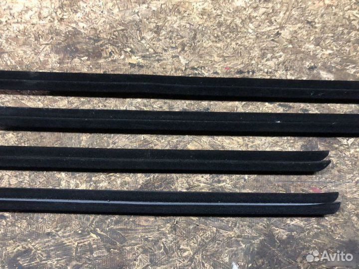 Уплотнитель стекла двери Bmw X5