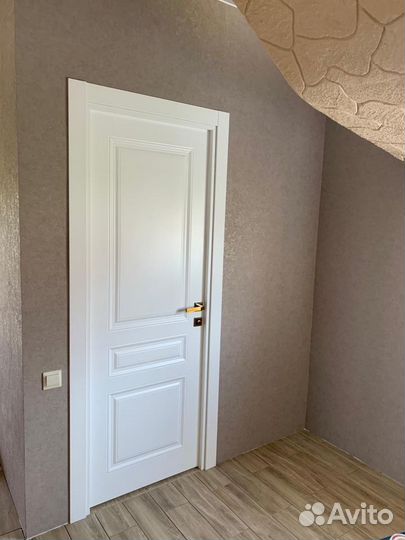 Белые новые межкомнатные двери Скинни деревянные