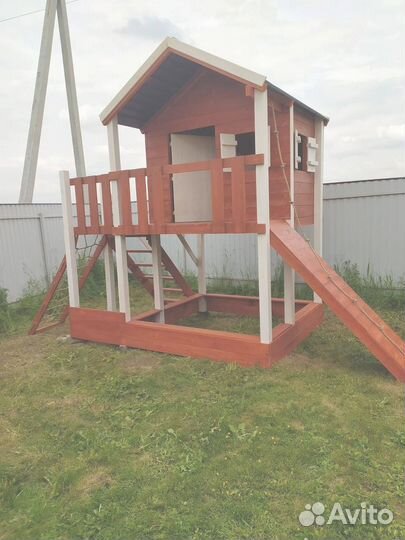 Детский игровой домик на сваях