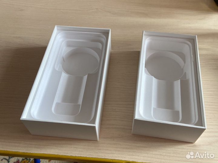 Коробки от iPhone XR red и se 2020