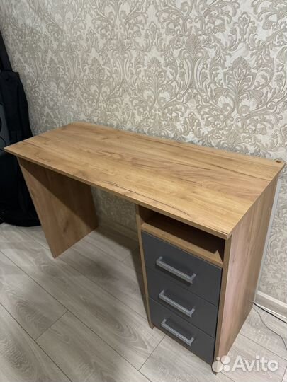 Стол письменный