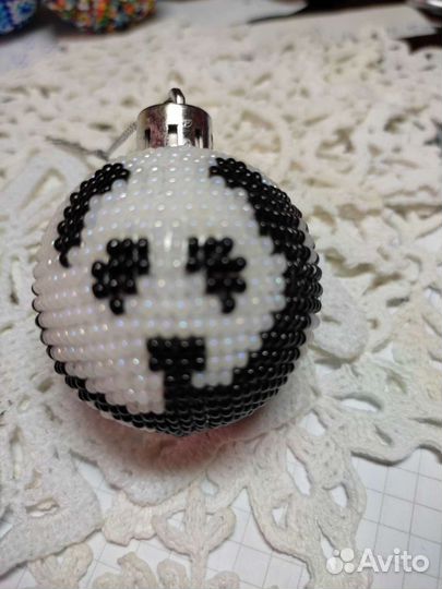 Новогодняя игрушка шар бисер