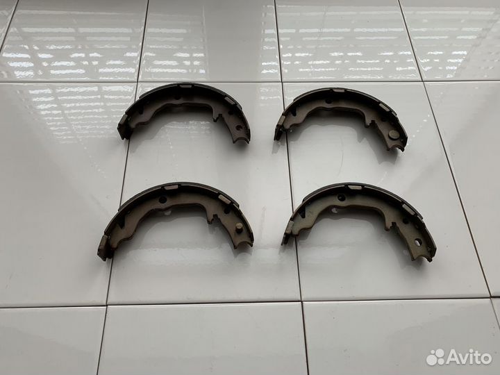 Колодки барабанные Mitsubishi Lancer Outlander Trw