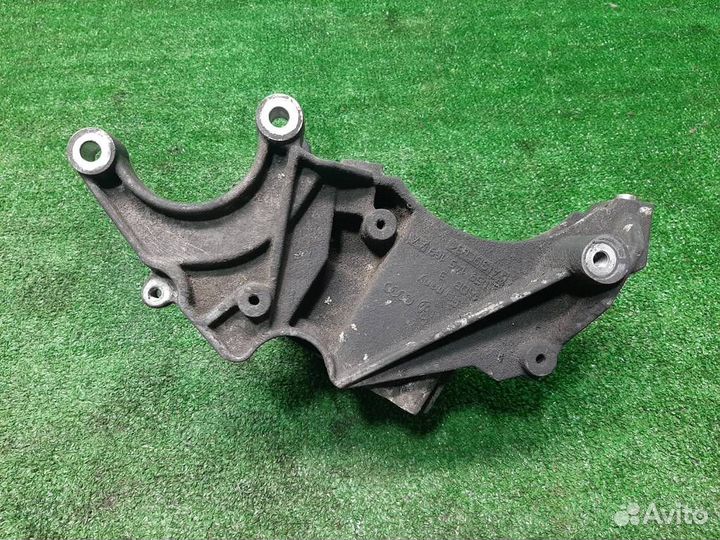 Кронштейн гур volkswagen Touareg (7L) 2006