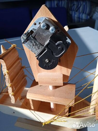 Музыкальный деревянный кораблик раритетный