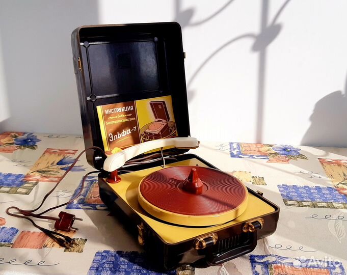 Электропроигрыватель Эльфа-7 СССР