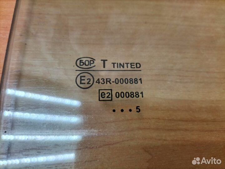 Стекло двери заднее правое Газ Волга 3110