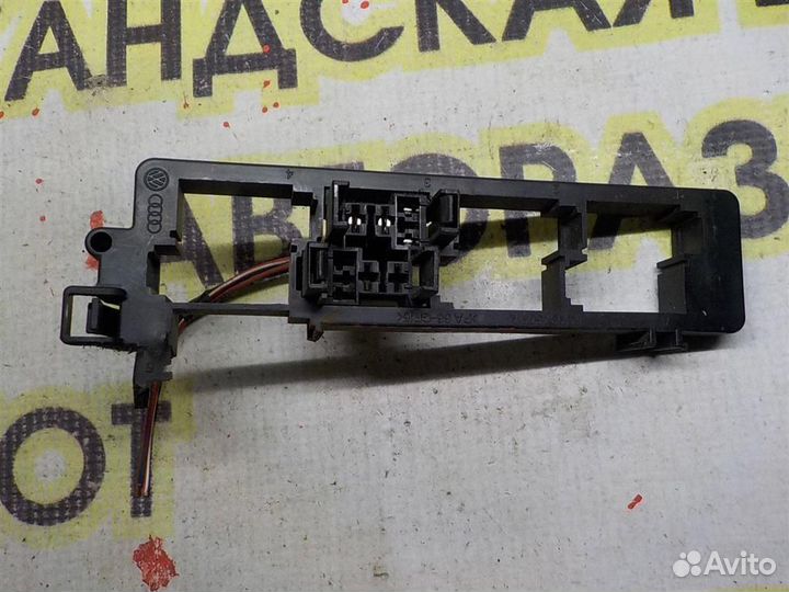 Кронштейн (сопут. товар) Volkswagen Passat (B7) 2