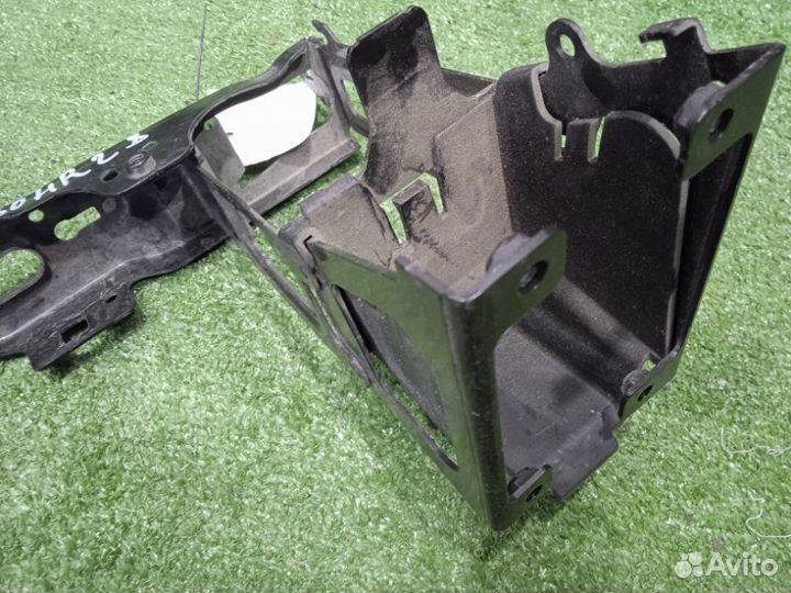 Кронштейн фары правый Bmw 320D F30 N47D20C 2012