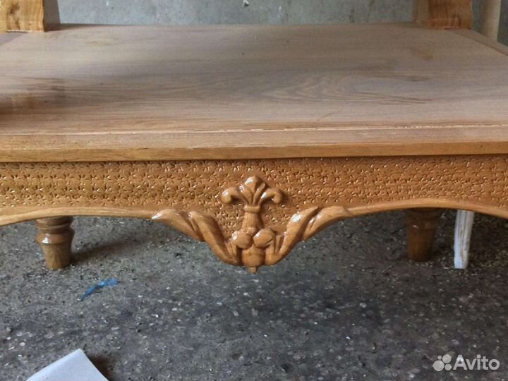 Журнальный столик