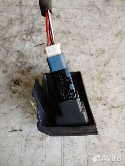 Кнопка обогрева сидений Hyundai Elantra 4