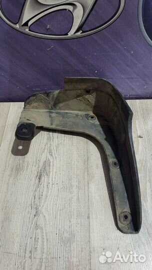 Брызговик передний Hyundai IX35 Лев