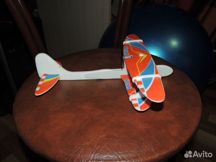 Продам игрушечный планер с элетромоторчиком