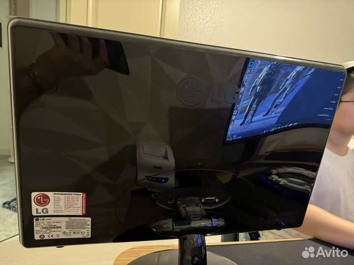 Монитор LG flatron E2250