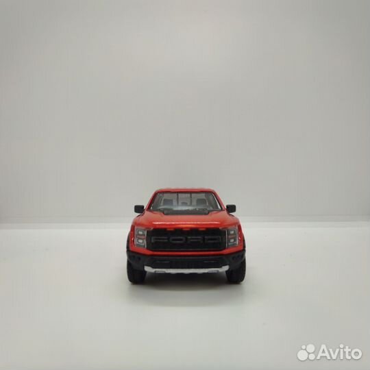 Машина 2022 Ford F-150 Raptor