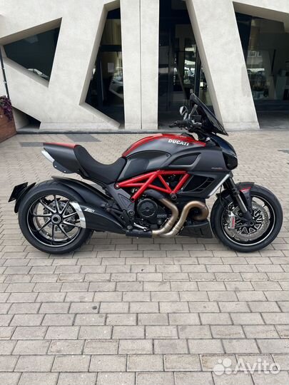 Ducati Diavel Carbon (zard)