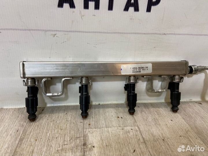 Топливная рампа в сборе Ford Focus qqdb (1.8) 2006