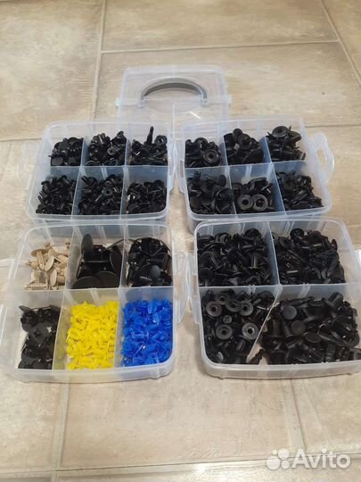 Клипсы автомобильные (1050 штук + 2 съемника)