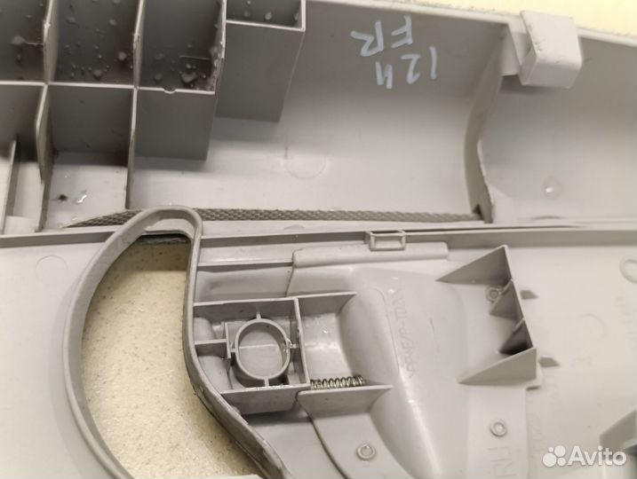 Обшивка стойки toyota Avensis III 2009