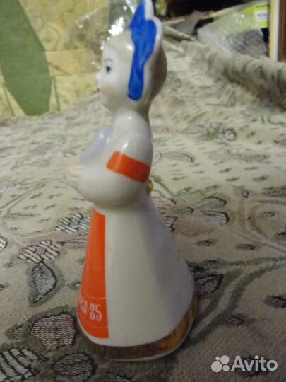 Фарфоровая статуэтка 