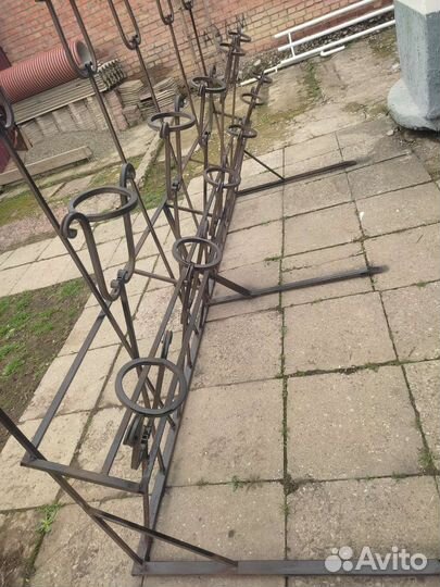 Кованые цветочницы