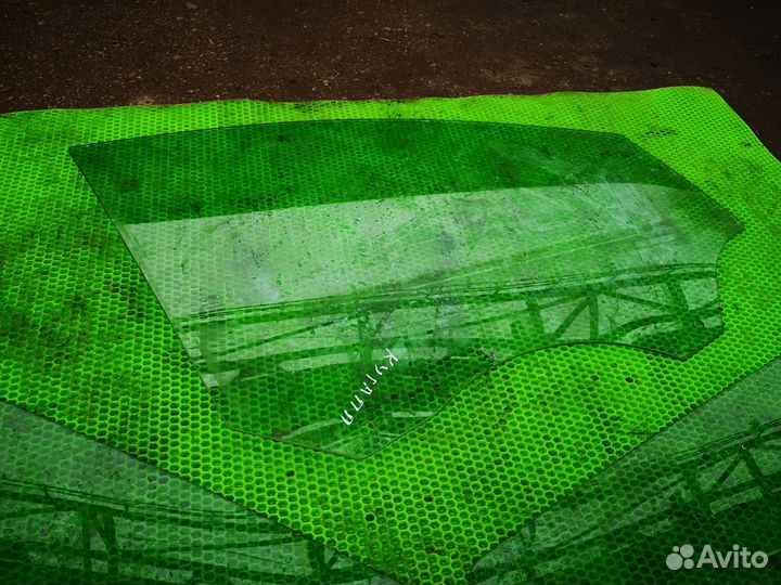 Стекло боковое двери для Ford Kuga 12-19