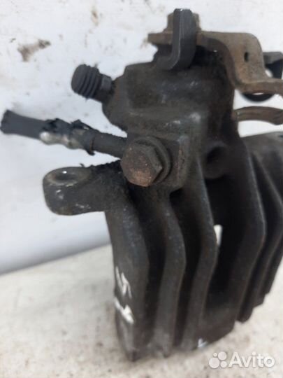 Суппорт тормозной задний левый Volkswagen Golf