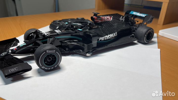 Машинка на радиоуправлении Mercedes-AMG F1