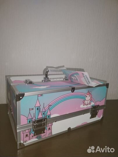 Детский чемодан с косметикой