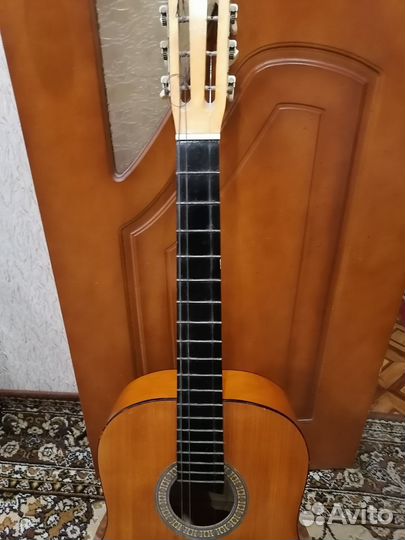 Акустическая гитара