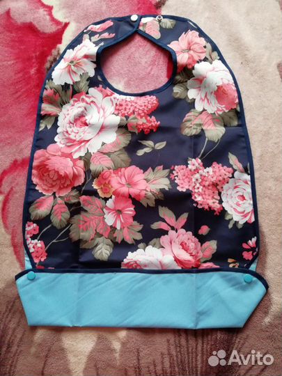 Нагрудник для кормления пожилых