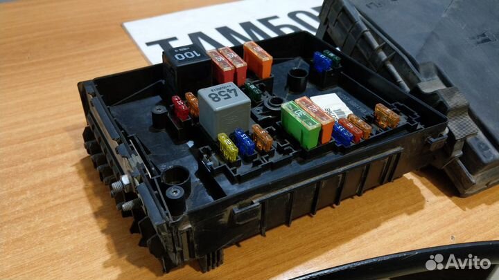 Блок реле под капот фольксваген джетта 5