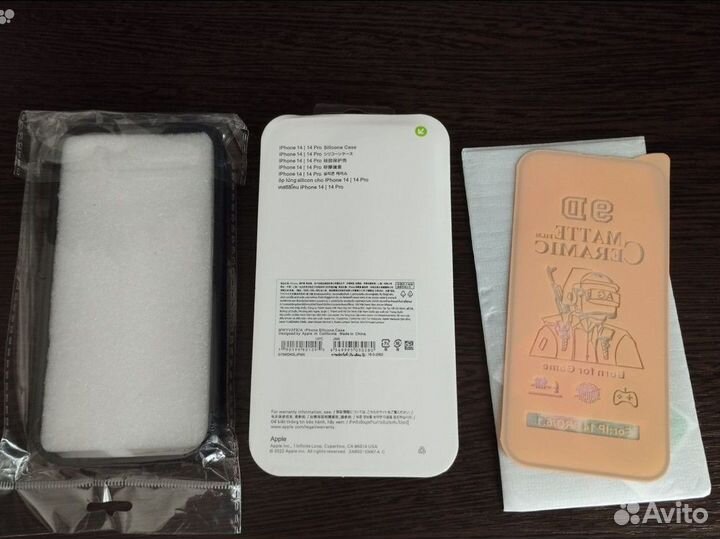 Чехлы и стекло на iPhone 14 pro