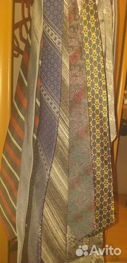 Галстуки мужские 17 шт каждый по100 р