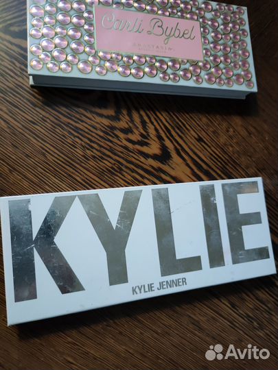 Тени Kylie Jenner