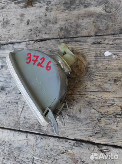 Противотуманка правая Volkswagen Golf 3