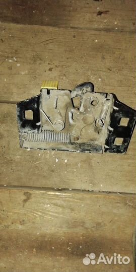 Замок капота Ford Mondeo II 96bg16701ad