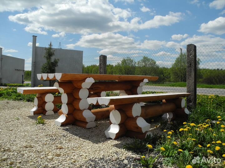 Сруб стола с лавками из бревна на дачу