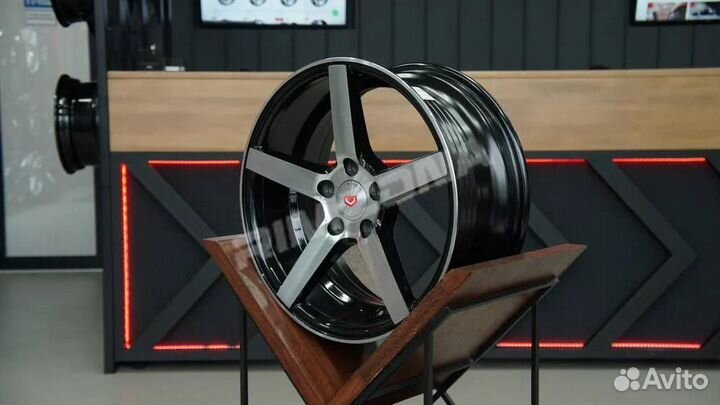 Литой диск в стиле vossen R17 5x114.3. Цена за 1 ш