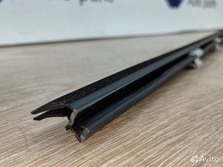 Бархотка стекла передняя левая Bmw X5 Рест E70