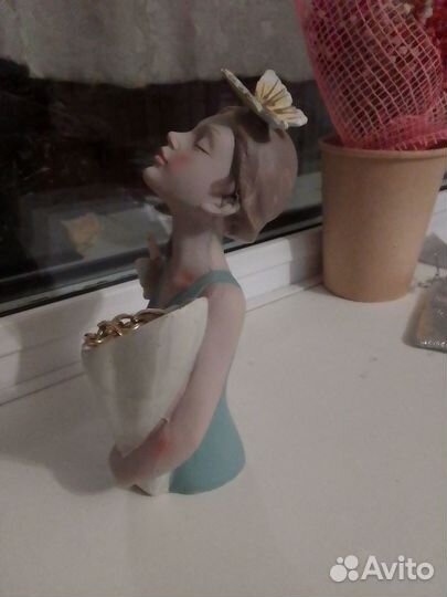 Статуэтка фарфор