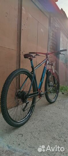 Format 1122, рама L, колëса 29