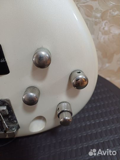 Бас-гитара Ibanez SR300