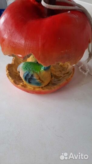 Кормушка для птиц на окно