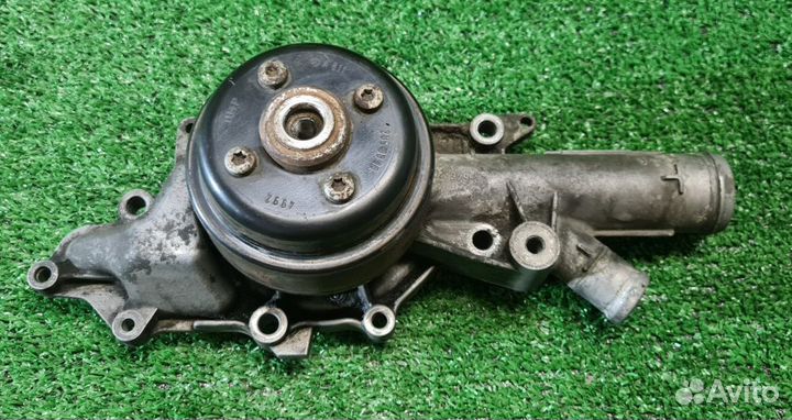 Насос водяной (помпа) Мерседес Vito Viano W639