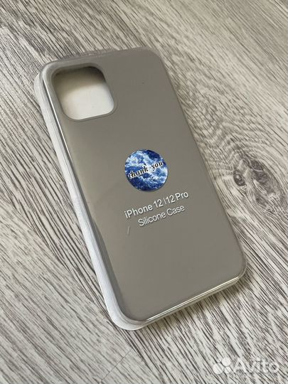 Силиконовый чехол на iPhone 12